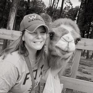 Meet your Posher, Loribeth